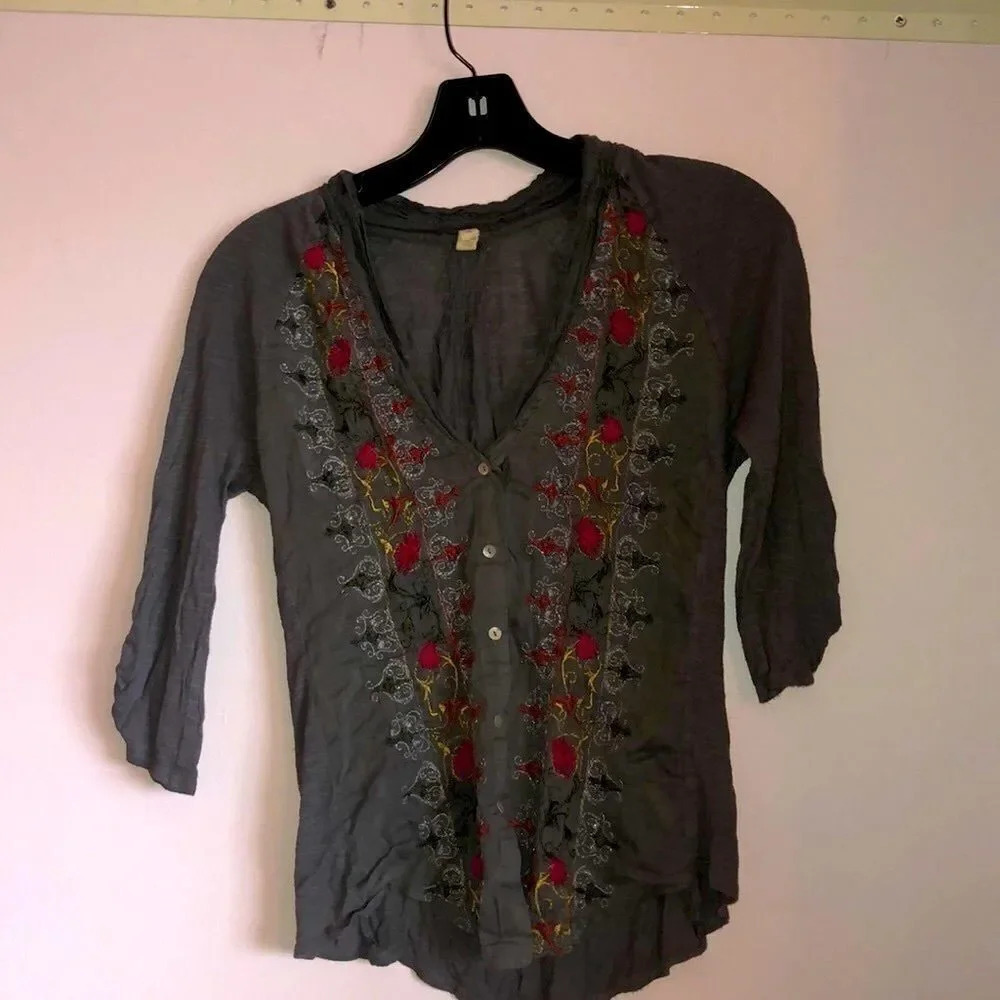 Tiny Anthropologie brand three quarters length shirt